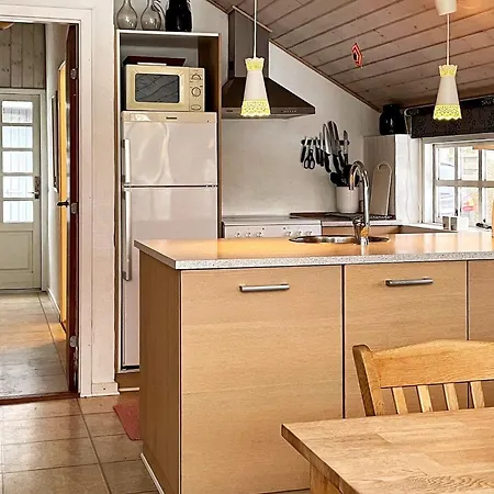 Seaside Sanctuary With Whirlpool-by Traum Nedre Lysabild